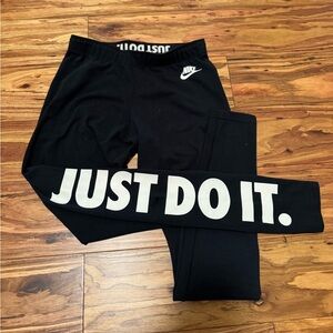 Black Nike athletic leggings women